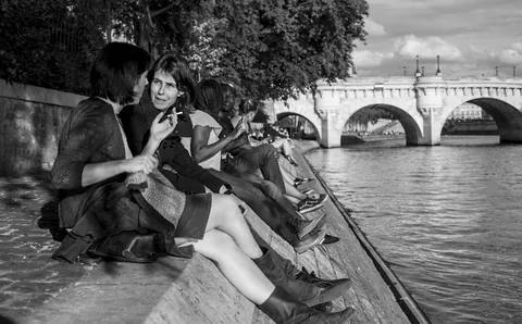 Deep Discussion on the Ile de la Cité