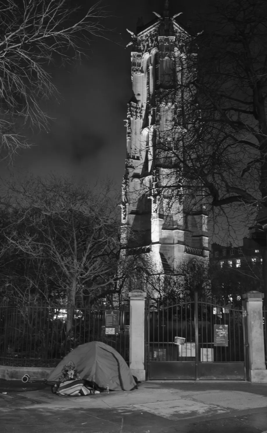 Tour Saint-Jacques and unhoused person