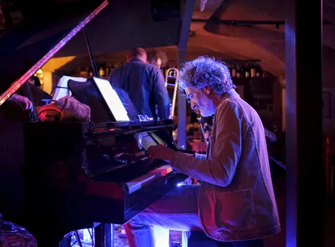 Jazz pianist at the cellar of the Cantina Bentivoglio, Bologna