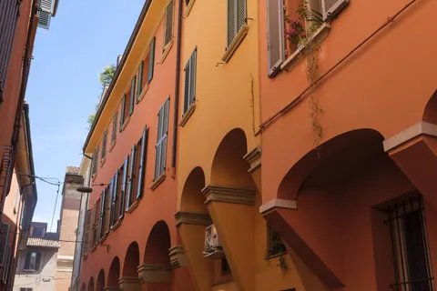 Via Carbonara, Bologna