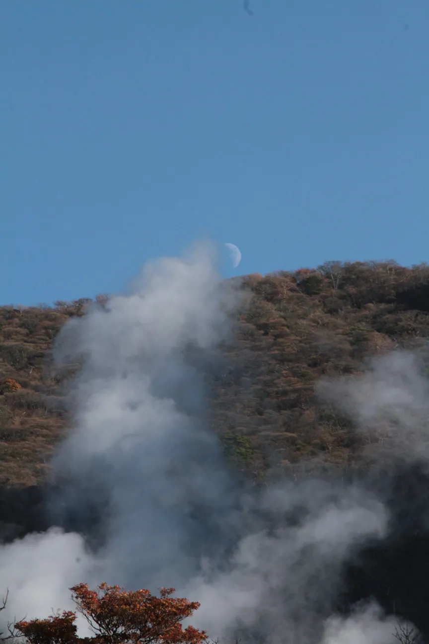 Steam vents of Owakaduni and rising moon