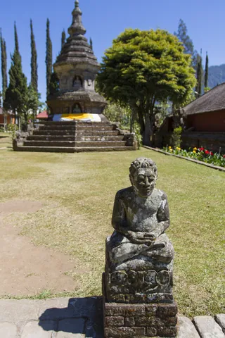 Statue at Pura Ulun Danau Bratan