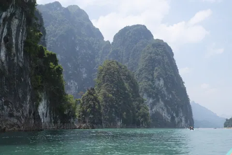 Huge Mountains @ Cheow Lan Lake