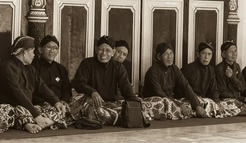 Courtiers of the Sultan Palace, Yogyakarta